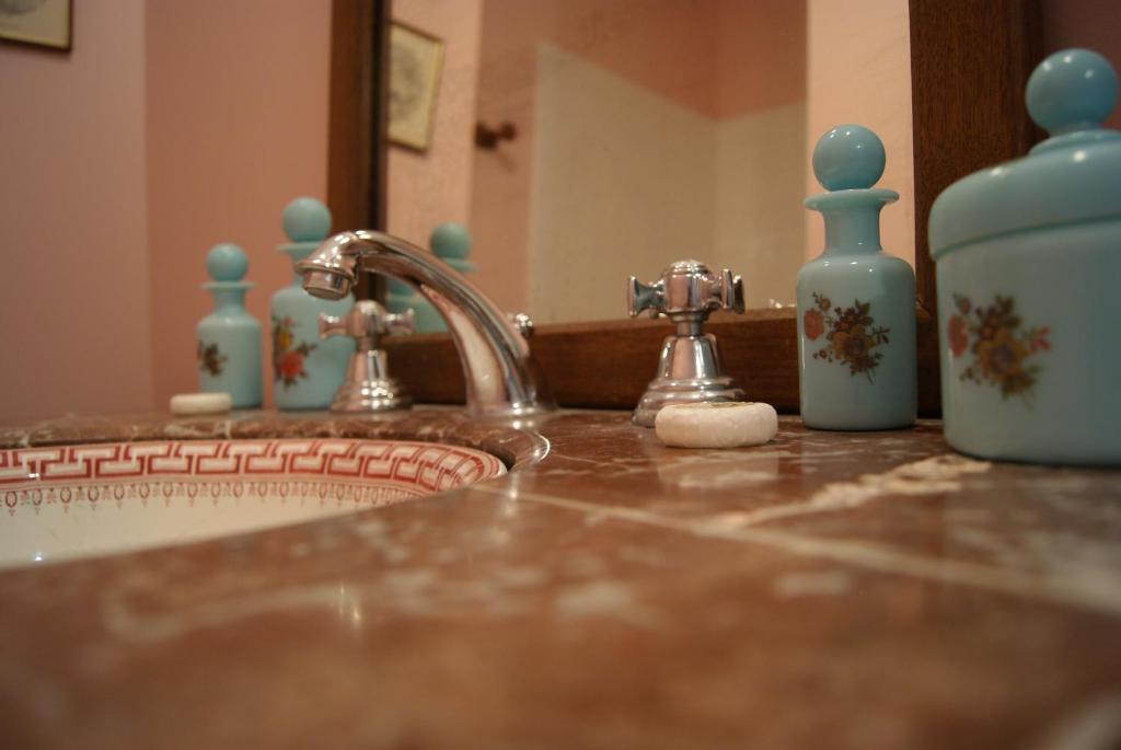 Logis Hotel - Restaurant La Marbrerie Caunes-Minervois Habitación foto